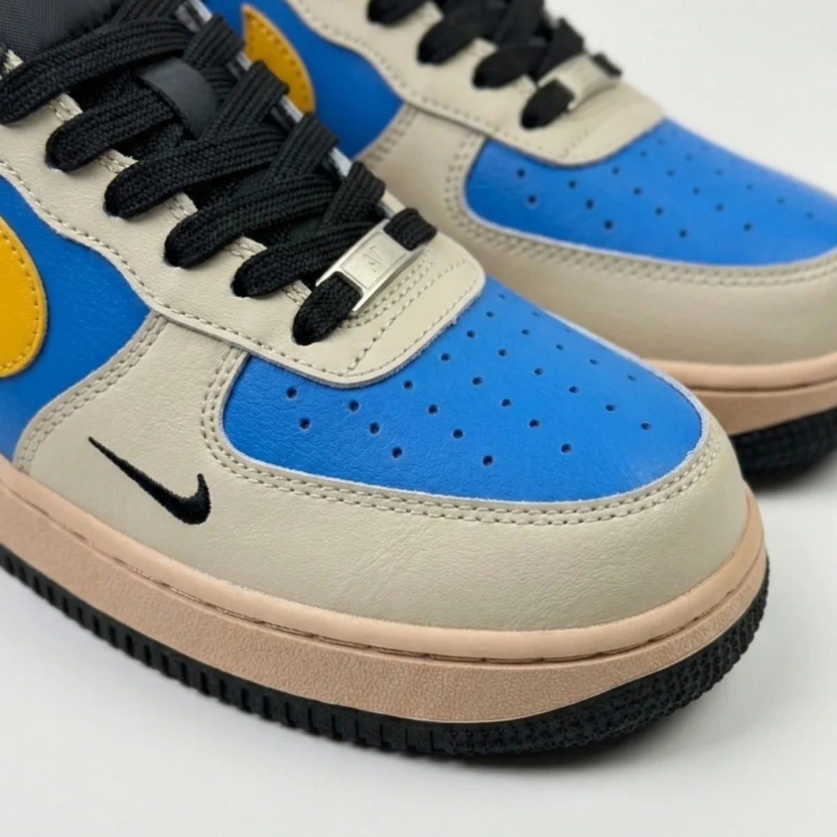 Royal Gold Air Force 1 - Image 5